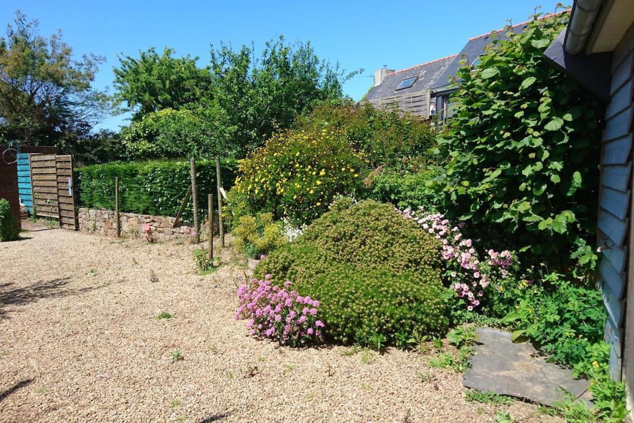 Le petit cottage entre village et mer Trélévern Extérieur photo
